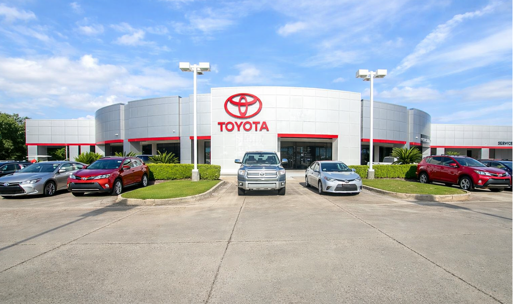 Dealership gallery photo 1